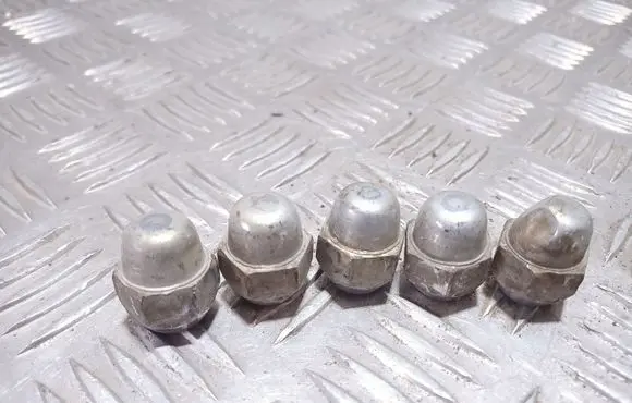 Mitsubishi Carisma Nuts/bolts 