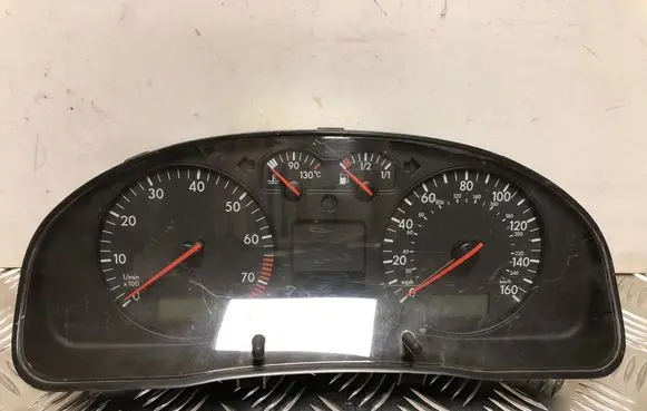 Volkswagen PASSAT B5 Speedometer (instrument cluster) 3B0920922 1100089610
