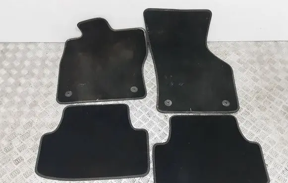 Volkswagen Golf VII Car floor mat set 