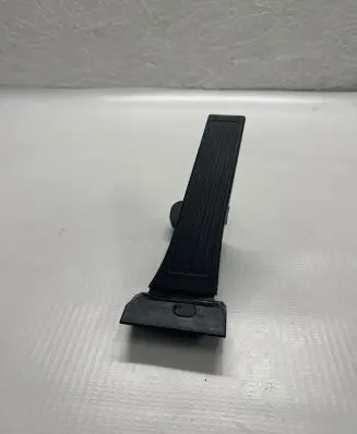 Hyundai Tucson IV NX4 Accelerator throttle pedal 32700N7100 B2211010557