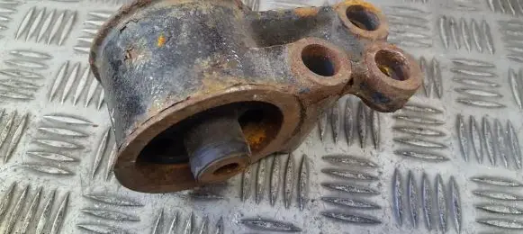 Engine mount bracket