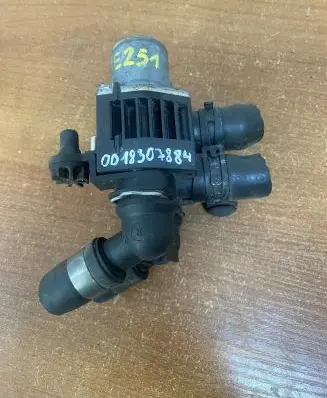 Mercedes-Benz E W210 Coolant heater control valve 0018307884 E251