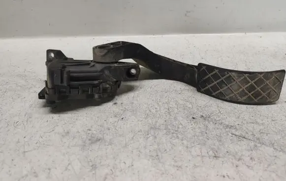 Volkswagen PASSAT B5.5 Accelerator throttle pedal 8E2721523A