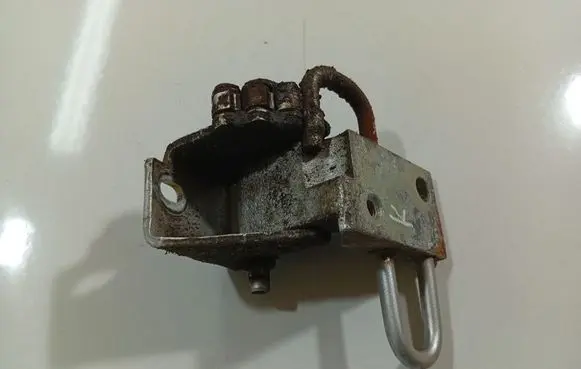 Volkswagen Touran I Rear door lower hinge 