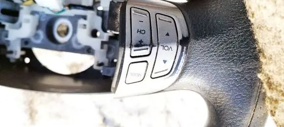 Steering wheel buttons/switches