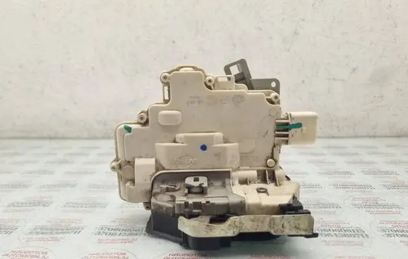 Audi A4 S4 B8 8K Rear door lock 8K0839016