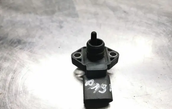 Volkswagen PASSAT B5 Air pressure sensor 038906051