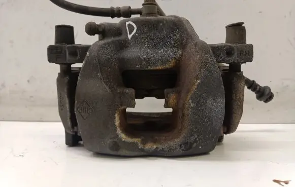 Nissan Qashqai J12 Front brake caliper