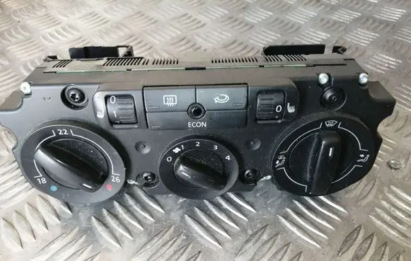 Volkswagen PASSAT B6 Climate control unit