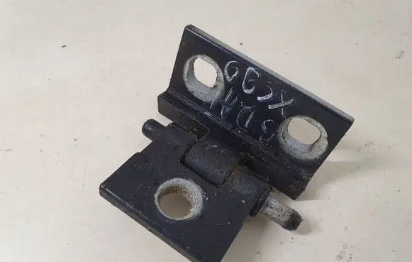 Volvo XC90 Rear door lower hinge