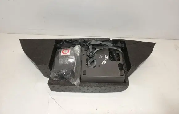 Volkswagen Touran II Tool box 1T0863470