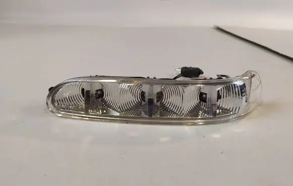 Mercedes-Benz S W220 Front indicator light A2208200521 374137 3F05160276