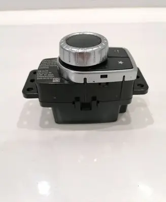 Multifunctional control switch/knob