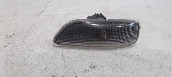 Volvo V70 Front fender indicator light