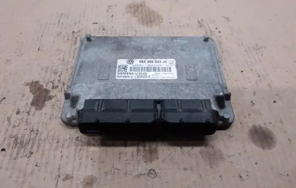 Volkswagen Golf VI Engine control unit/module 06A906033JK