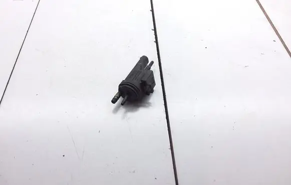 Mercedes-Benz E W210 Vacuum valve 0025401497