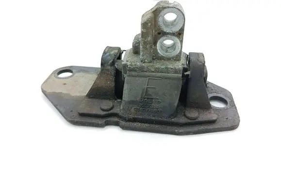 Volvo XC90 Engine mount bracket 30639214