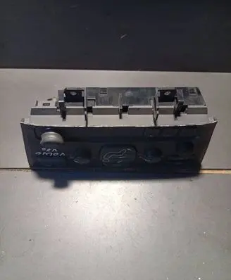 Volvo V70 Climate control unit 8691876