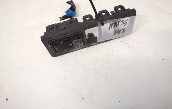 Wing mirror switch
