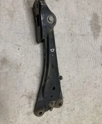 Toyota RAV 4 (XA40) Rear control arm