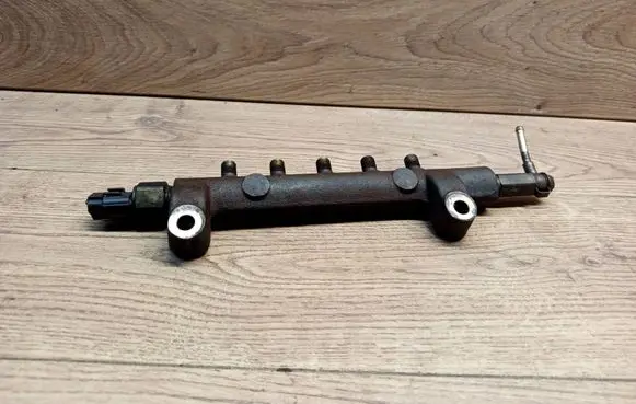 Nissan X-Trail T30 Fuel main line pipe DENSO6100 01608