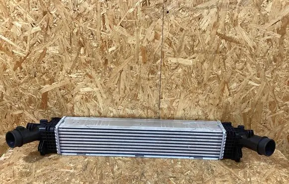 Porsche Panamera (976) Coolant radiator 971145805F