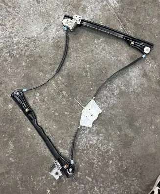 Volkswagen Golf IV Front window lifting mechanism without motor 108671755