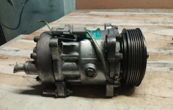 Peugeot 607 Air conditioning (A/C) compressor (pump) 1684107145 SD7V16
