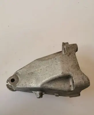 Mercedes-Benz C W205 Engine mounting bracket A2742231004