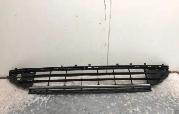 Volkswagen Golf VII Front bumper lower grill 5G0853677LBILI 5G0853677L