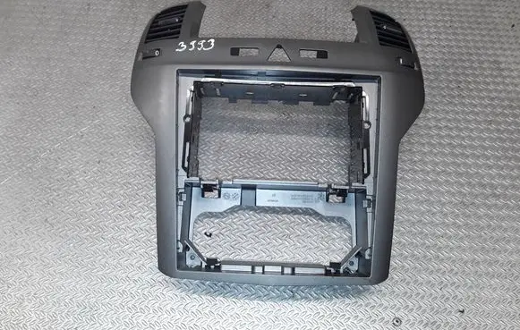 Radio/GPS head unit trim