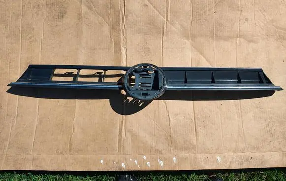 Volkswagen Polo VI Front grill 2GS853651C