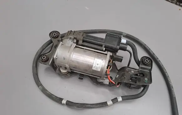 BMW X5 F15 Air suspension compressor/pump 6875177 20202410 23012018