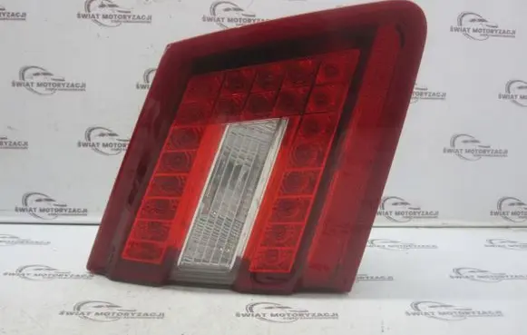 Tailgate rear/tail lights