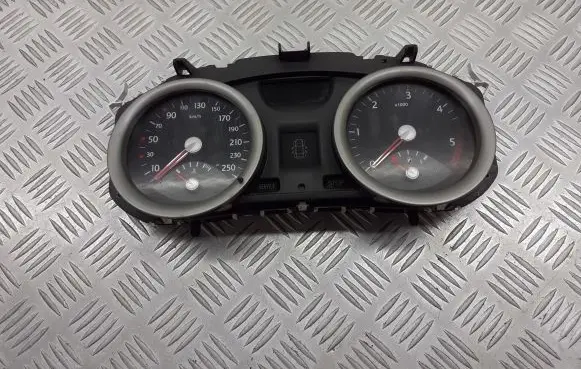 Renault Megane II Speedometer (instrument cluster) 8200399695