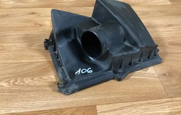 Ford Focus Air filter box cover 3M5U9643