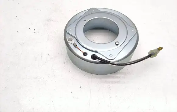 Volvo V70 Air conditioning compressor pulley KTT030070