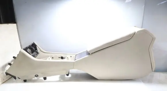 Skoda Superb B8 (3V) Center console