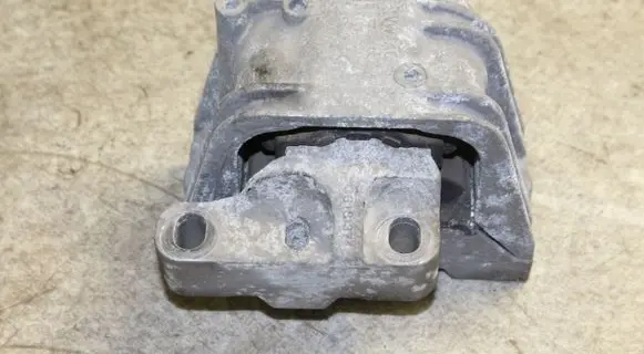 Volkswagen PASSAT B6 Engine mount bracket 1K0199262K