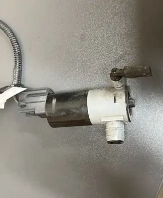 Volvo V40 Headlight washer pump 121015A 1019873