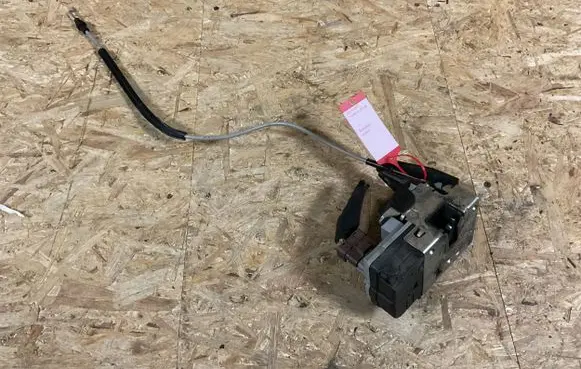Peugeot 307 Front door lock 