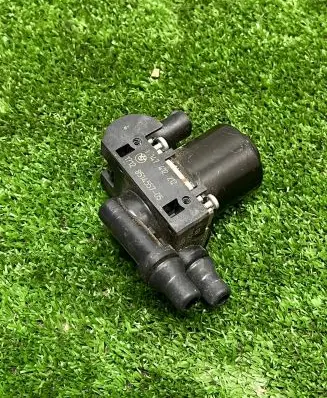 BMW X5 F15 Coolant heater control valve 8514557 1147412212