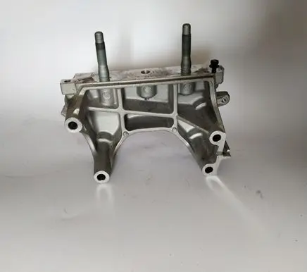 KIA Sportage Engine mounting bracket