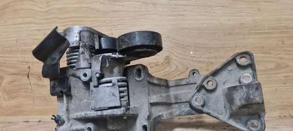 Volvo V50 Generator/alternator bracket 31251652