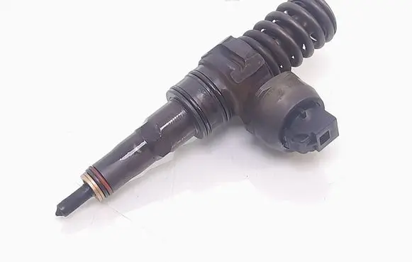 Volkswagen Golf V Fuel injector 038130073AG 0414720215
