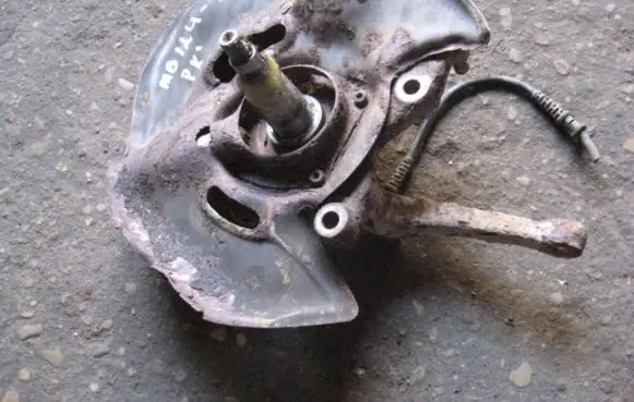 Mercedes-Benz E W124 Front wheel hub spindle knuckle