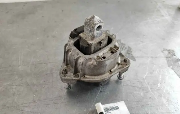 BMW 7 F01 F02 F03 F04 Engine mount bracket 22116860234 6860234