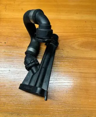 BMW 5 F10 F11 Engine coolant pipe/hose 10808611
