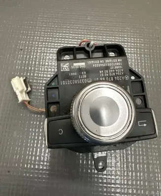 Head unit multimedia control