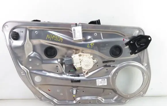 Mercedes-Benz C AMG W204 Front door window regulator with motor 